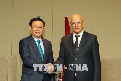 Phó Thủ tướng Vương Đình Huệ đối thoại với các doanh nghiệp Bồ Đào Nha ảnh 1